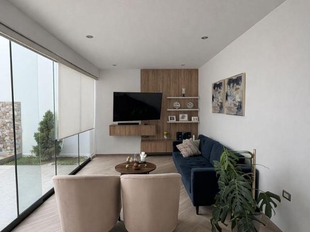 MODERNA CASA EN LA ALBORADA 3 NIVELES, TERRAZAS Y EXCELENTE UBICACIÓN EN SURCO