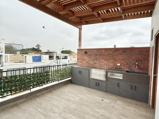 MODERNA CASA EN LA ALBORADA 3 NIVELES, TERRAZAS Y EXCELENTE UBICACIÓN EN SURCO