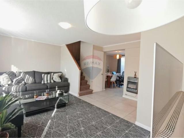 Moderna casa en raúl h. Leppe, maipú, santiago | 3 dormitorios por 4000.00 en Maipú