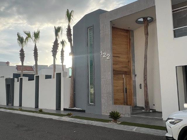 Moderna casa en RENTA en Marina Sur, La Paz