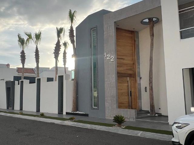 Moderna casa en RENTA en Marina Sur, La Paz