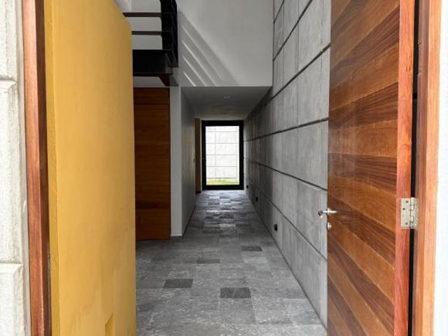 Moderna casa en renta en Miravalle