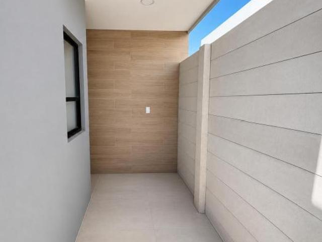 moderna casa en venta a minutos de linea internacional, 2 recamaras
