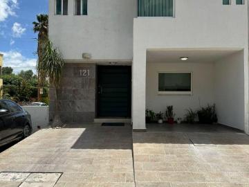 Moderna Casa en Venta Bosques del Campestre