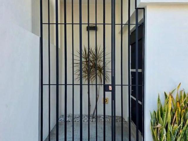 Moderna Casa en Venta de 3 Recámaras al Norte de Colima Las Colinas Residencial