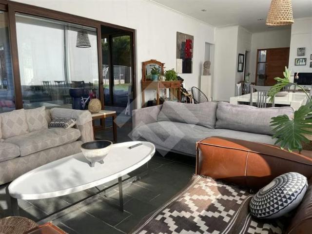 Moderna casa en venta de 4 dorm. En La Reserva de Chicureo | 4 dormitorios por 13500.00 en Colina