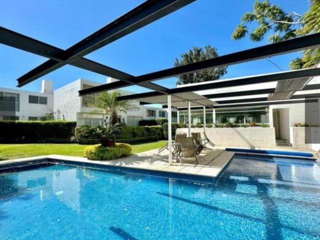 MODERNA CASA EN VENTA DENTRO DE CONDOMIO CON SEGURIDAD 24HRS