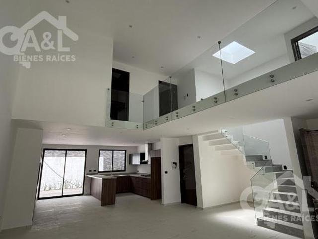 Moderna Casa en Venta en Fraccionamiento Paseo Real