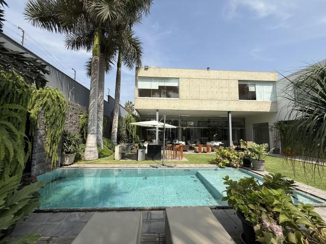 Moderna casa en venta en la mejor zona de La Planicie