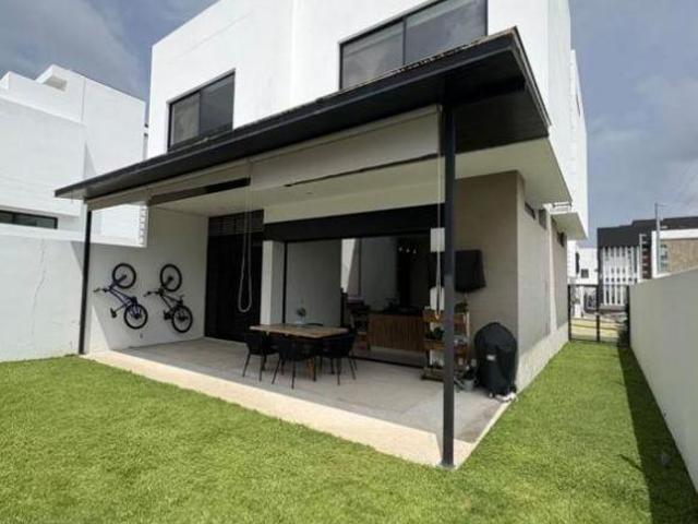 Moderna casa en venta La Periquera