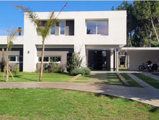 Moderna Casa Inteligente en Barrio la Herradura