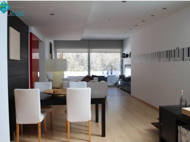 Moderna casa independiente con licencia turística, en la Urbanización Las Américas, Canyelles