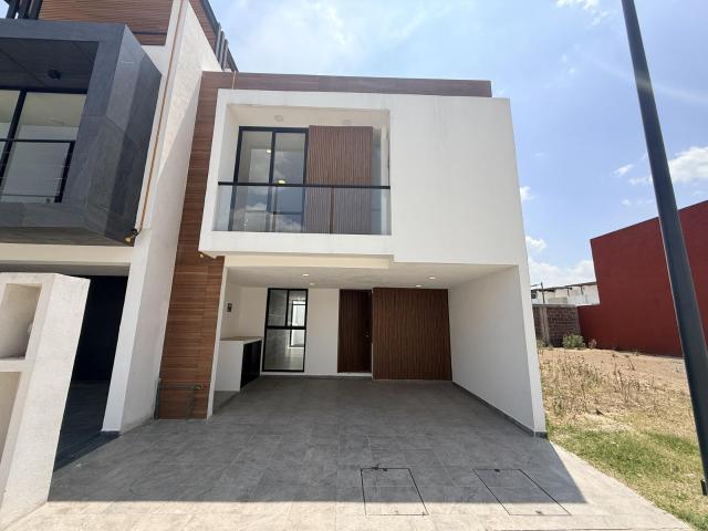 Moderna Casa Nueva En Venta en Residencial Parque Real
