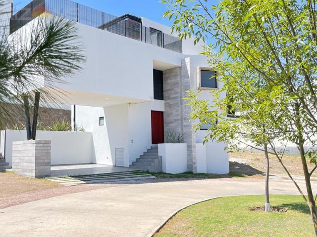 Moderna Casa Residencial con Roof Top Vista Panor?mica en Privada Fracc Sierra Azul SLP