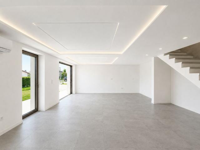 MODERNA CASA UNIFAMILIARE DI NUOVA COSTRUZIONE CON GIARDINO