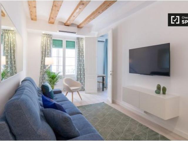 Moderna habitación en alquiler en apartamento de 4 dormitorios en Barri Gòtic
