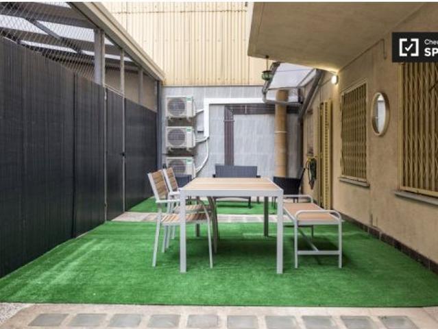 Moderna habitación en alquiler en apartamento de 5 dormitorios con terraza en Sants