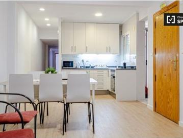 Moderna habitación en alquiler en apartamento de 6 dormitorios en Burjassot