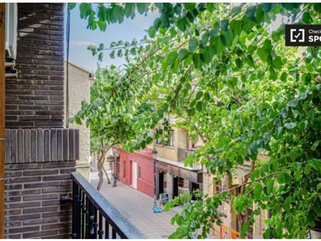 Moderna habitación en alquiler en apartamento de 6 dormitorios en Burjassot