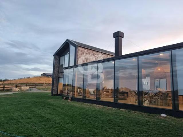 Moderna, luminosa y con lindísima vista volcanes | 4 dormitorios por 18000.00 en Llanquihue