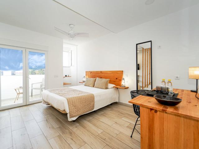 Moderna propiedad costera con 3 elegantes apartamentos vacacionales y una rentabilidad excepcional