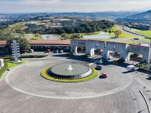 Moderna Residencia | Sobria Elegancia y Jardín | Rancho San Juan, Zona Esmeralda