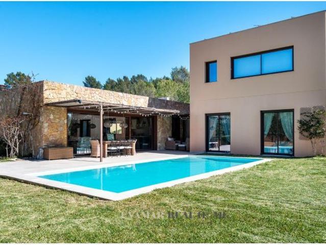 Moderna Villa con Vistas a la Serra de Tramuntana en Bunyola – Eficiencia y Diseño