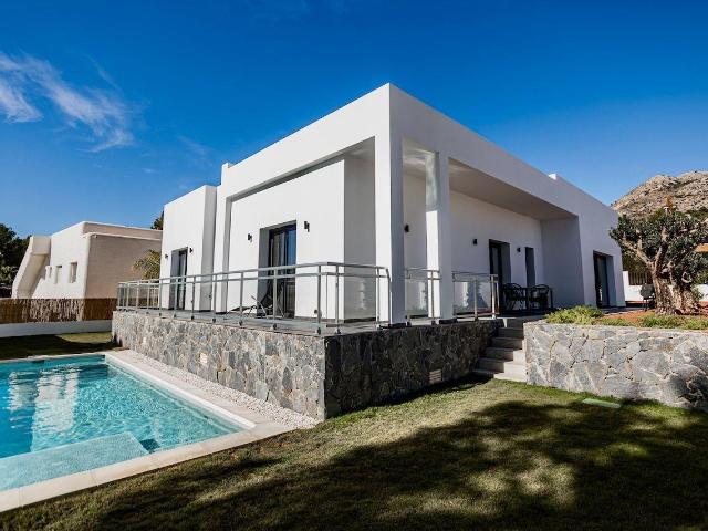 Moderna Villa ubicada al pie de la Sierra de Altea en Santa. 0m² Altea