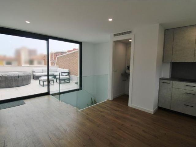 Moderna vivienda, totalmente reformada en Zona Exclusiva de Alicante