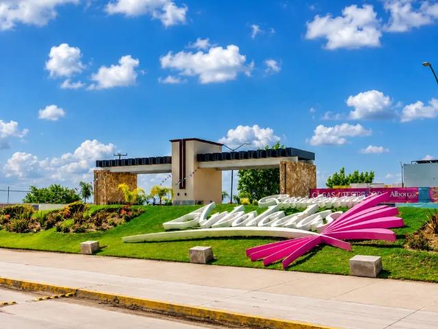 Moderna y amplia casa ubicada frente a área verde con asador