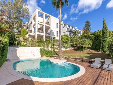 Moderna y elegante casa de aprox. 451M2 construidos catastr. 451m² Esplugues de Llobregat