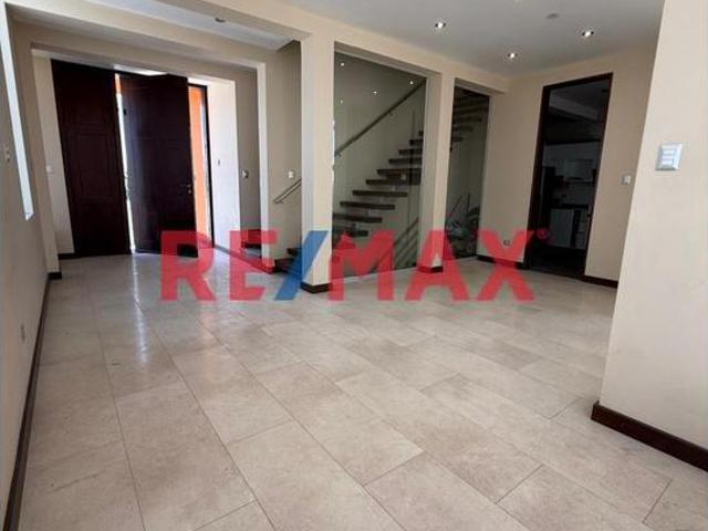 Moderna Y Lujosa Propiedad En Venta En Urb. Privada En Cayma