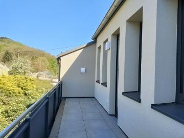 moderne Mietwohnung mit 2 Balkonen im Wohn und Geschäftshaus