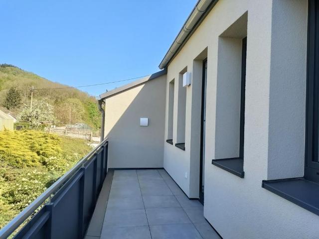 moderne Mietwohnung mit 2 Balkonen im Wohn und Geschäftshaus