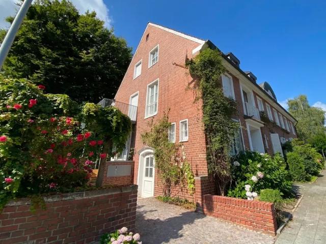 Moderne Mietwohnung in historischer Stadtvilla mit Küche und Stellplatz im Zentrum von Rheine! – Volksbank Immobilien Münsterland GmbH
