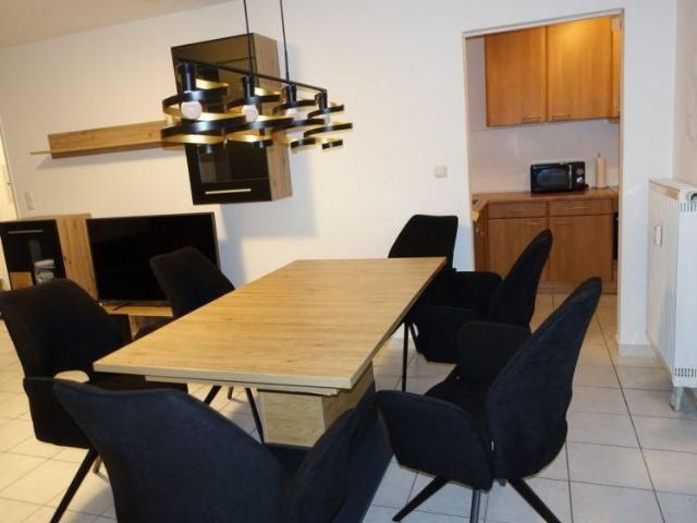 Moderne möblierte 2 Zi. Terrassen Wohnung mit ca. 30 qm großem Garten, zzgl TG Stellplatz