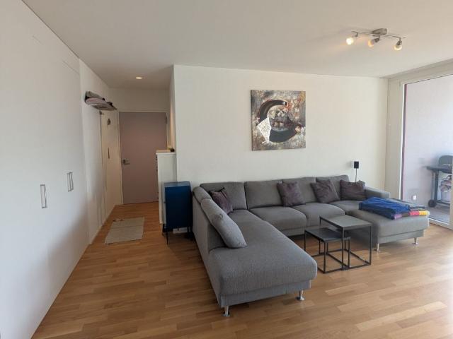 Moderne möblierte 3.5 Zimmer Wohnung mit Balkon und Bergsicht