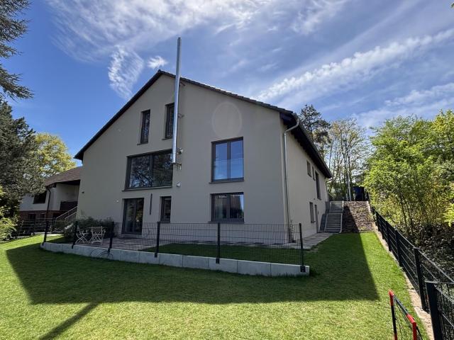 Moderne, möblierte, neu sanierte Wohnung mit Terrasse und eigenem Gartenanteil Babenberger Viertel