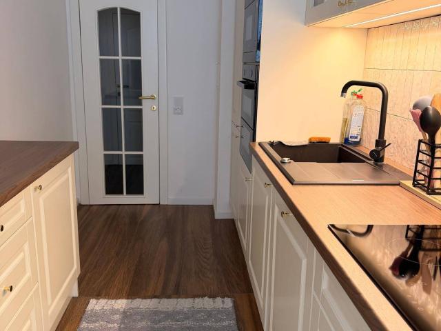 Moderne, neu renovierte 3 Zimmer Wohnung mit Parkplatz & Loggia in 1210 Wien