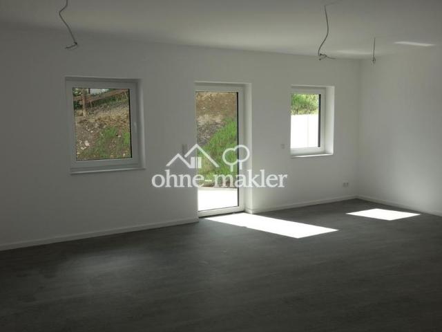 Moderne Neubau Wohnung mit Einbauküche + großer Terrasse!