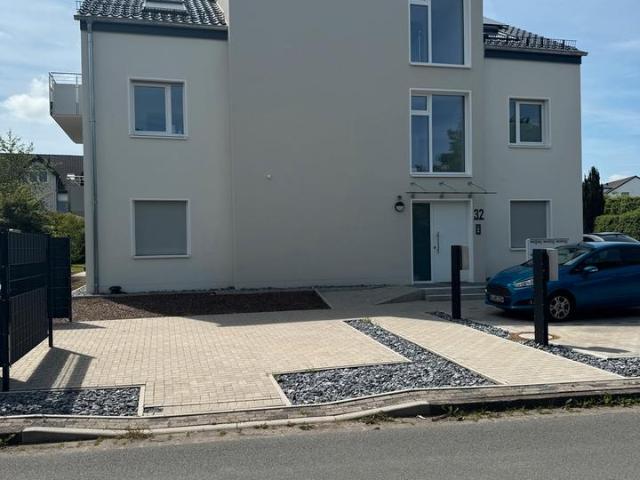 Moderne Neubau Wohnung mit Loggia und Balkon