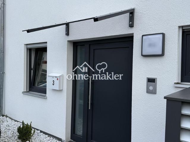 Moderne Neubau DHH mit kleinem Garten