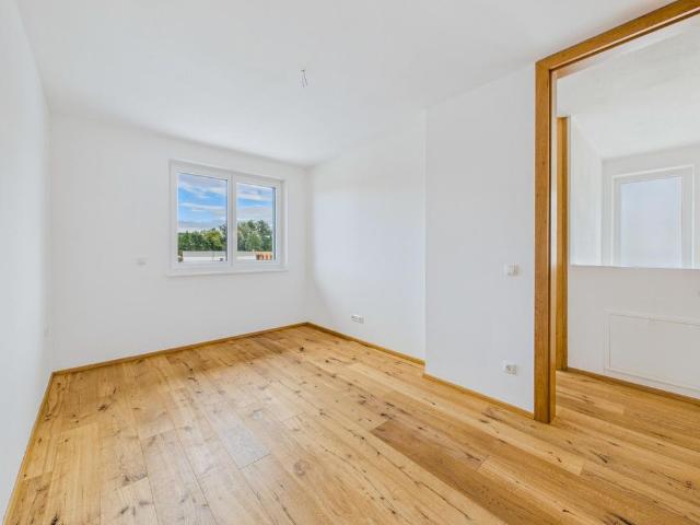 Moderne Neubau Doppelhaushälfte mit Pool, überdachter Terrasse & Vollkeller zur Miete
