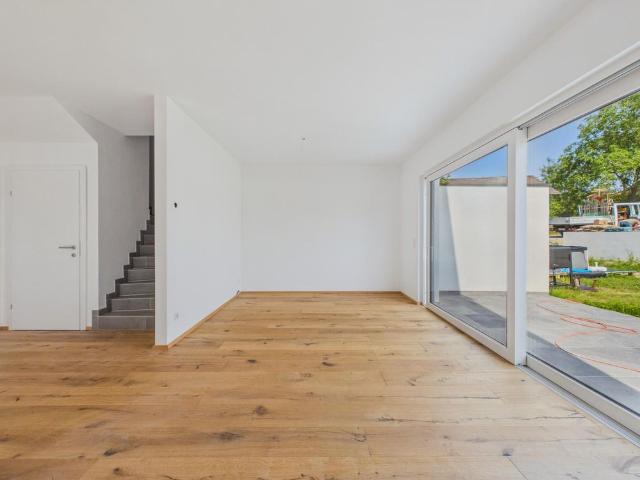 Moderne Neubau Doppelhaushälfte im Erstbezug in komplett neuer Wohnsiedlung zur Miete