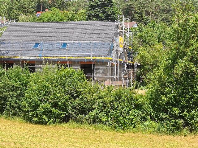 Moderne Neubau Doppelhaushälfte im Grünen. Schnell in Nürnberg, Bayreuth und Pegnitz