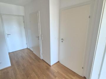 Moderne Neubauwohnung in mondäner Wohngegend mit Balkon