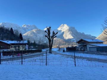 Neubauwohnung mit großem Garten und atemberaubendem Bergblick