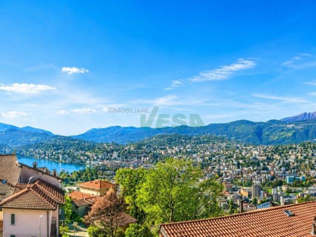 Moderne neue Villa mit atemberaubender Aussicht und Swimmingpool