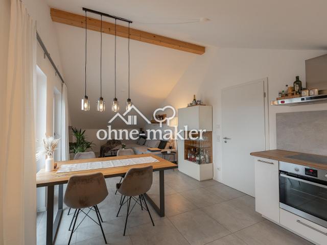 Moderne, neuwertige 2 Zimmer DG Wohnung mit großem Südbalkon