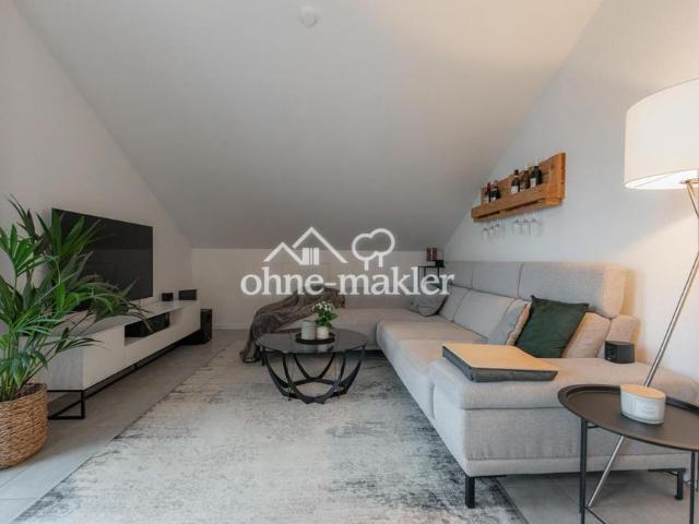 Moderne, neuwertige 2 Zimmer DG Wohnung mit großem Südbalkon